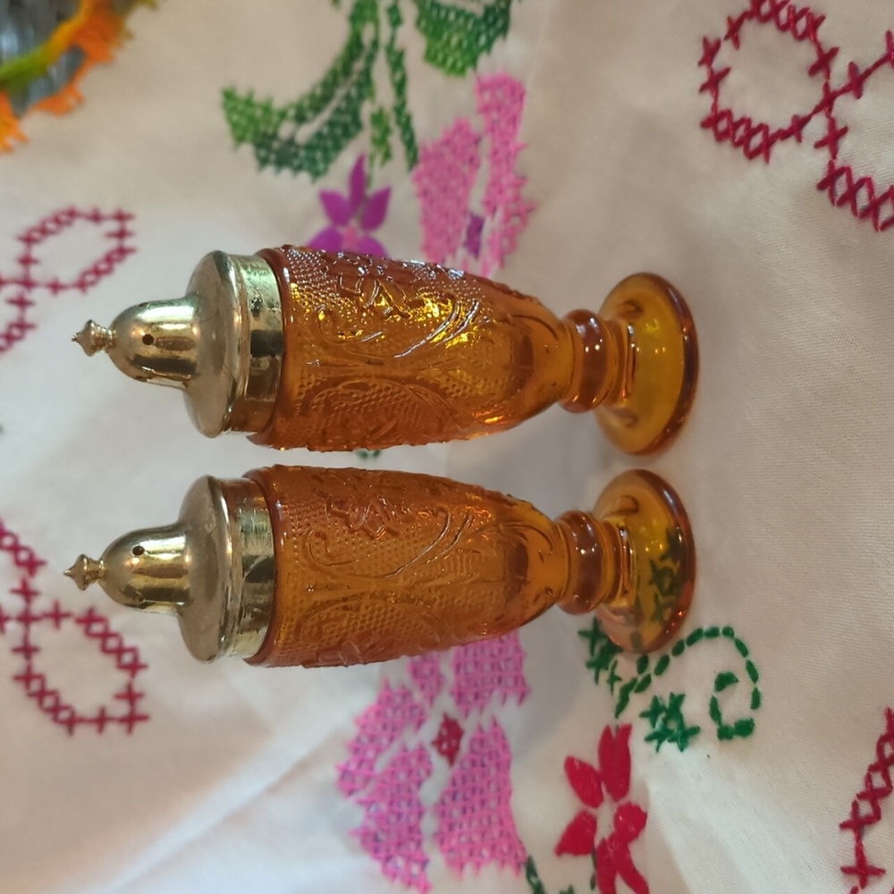 Vintage Tiara Indiana Glass Amber Salt & Pepper Shakers Flowers 1970s